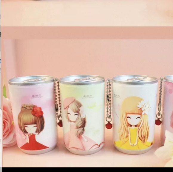 Mini Can Portable Fashion Korean Girl Sanitizing Wet Wipes Keychain New - Picture 5 of 11